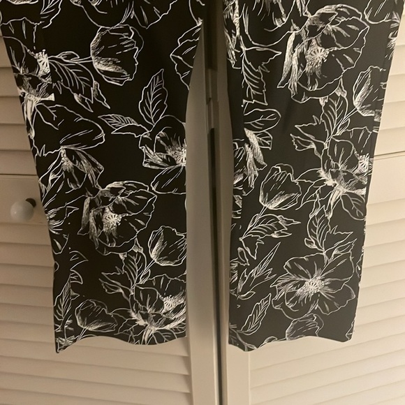 White House Black Market Flare crop pant black/white 4 - Picture 4 of 8
